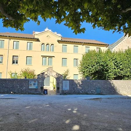 Gite D'Etape Et De Groupe Du Clos Saint Roch Viviers Exterior photo